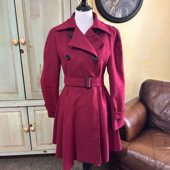 Women's Double-Breasted Red Trench Coat - Picture 2 of 6